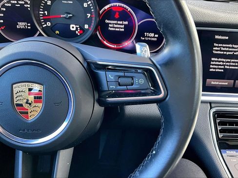 Used 2022 Porsche Panamera image 19