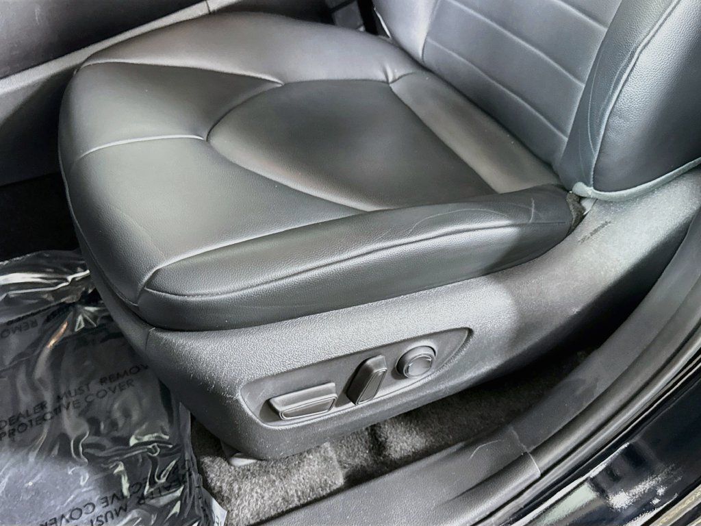 Used 2023 Toyota Highlander XLE AWD/4WD image 16