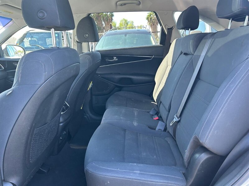 Used 2019 Kia Sorento AWD V6 image 20