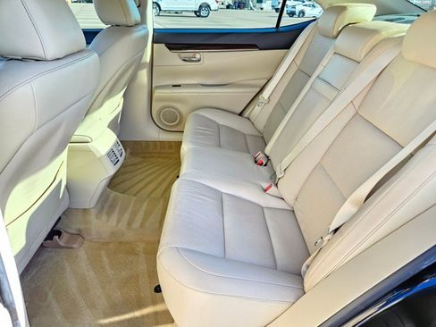 Used 2013 Lexus ES 350 w/ Luxury Pkg image 19