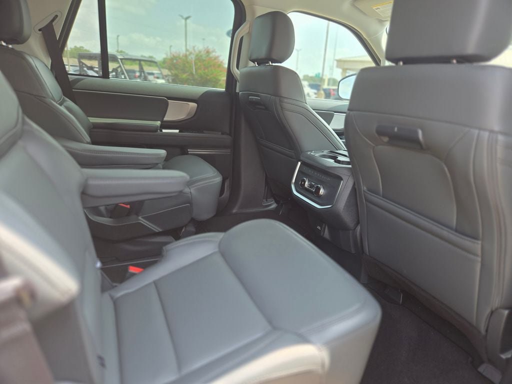 New 2026 Ford Expedition Active RWD image 11