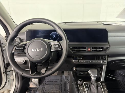 Certified 2024 Kia Seltos EX image 3