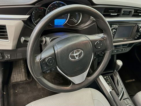 Used 2014 Toyota Corolla LE image 18