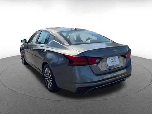 Used 2025 Nissan Altima 2.5 SV image 11