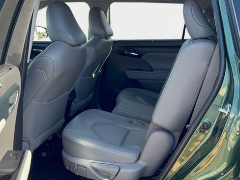 Used 2023 Toyota Highlander XLE image 13