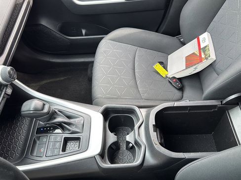 Used 2021 Toyota RAV4 XLE image 33
