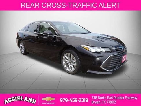Used 2020 Toyota Avalon XLE image 1