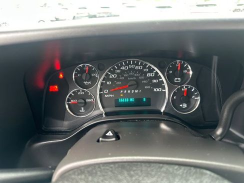 Used 2025 Chevrolet Express 3500 Extended w/ Driver Convenience Package RWD image 26