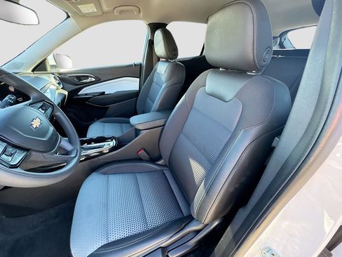 Used 2025 Chevrolet Trax LT image 19