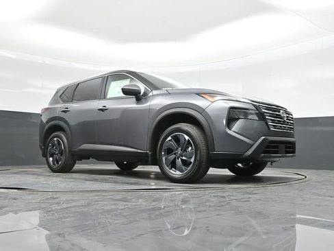Used 2025 Nissan Rogue SV FWD image 42