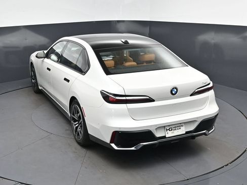 Used 2026 BMW 740i RWD image 33