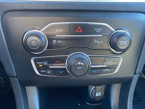 Used 2021 Dodge Charger SXT w/ Leather Interior Group image 15