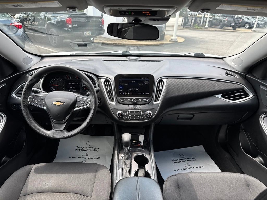 Used 2025 Chevrolet Malibu LT FWD image 17