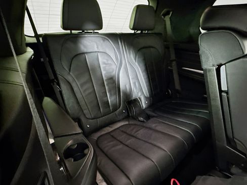 Used 2020 BMW X7 M50i w/ Dynamic Handling Package image 27