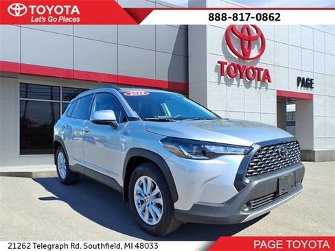 Certified 2022 Toyota Corolla Cross LE image 1