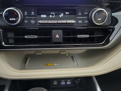 Certified 2024 Toyota Highlander XLE FWD image 66