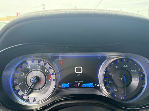 Used 2018 Chrysler 300 S RWD image 18