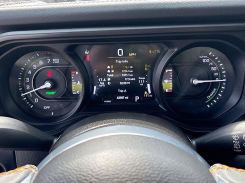 Used 2024 Jeep Wrangler Unlimited Sahara AWD/4WD image 12