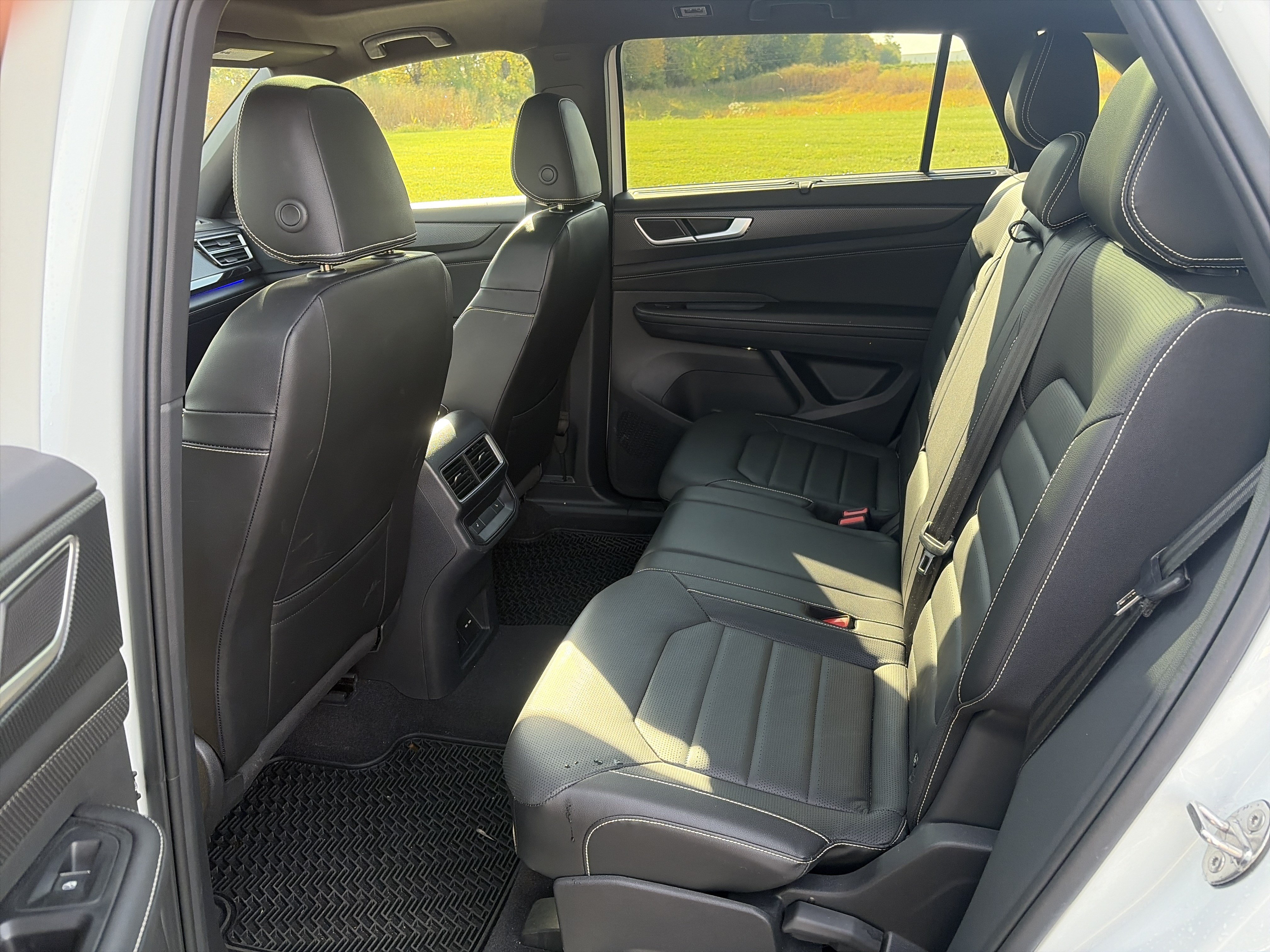 Certified 2024 Volkswagen Atlas Cross Sport SEL R-Line AWD/4WD image 18