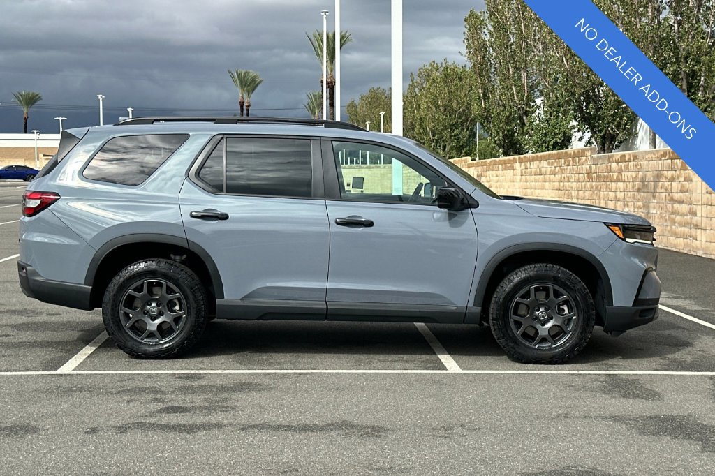 Certified 2025 Honda Pilot TrailSport image 3