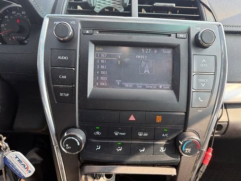 Used 2017 Toyota Camry SE FWD image 19