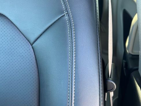 Used 2024 Chrysler Pacifica Touring-L FWD image 14