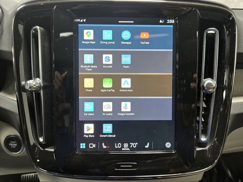 Used 2024 Volvo XC40 B5 Plus image 24