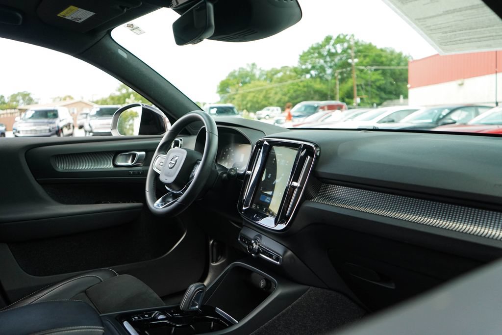 Used 2022 Volvo XC40 T5 R-Design AWD/4WD image 14