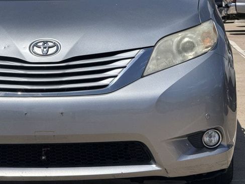 Used 2013 Toyota Sienna Limited w/ Premium Pkg FWD image 8