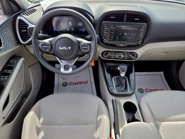 Used 2025 Kia Soul LX w/ LX Technology Package FWD image 14
