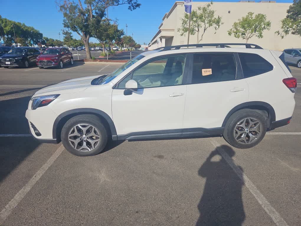Used 2022 Subaru Forester Premium AWD/4WD image 3