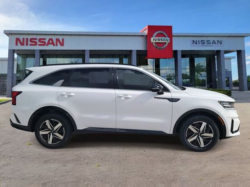 Used 2023 Kia Sorento S FWD image 3