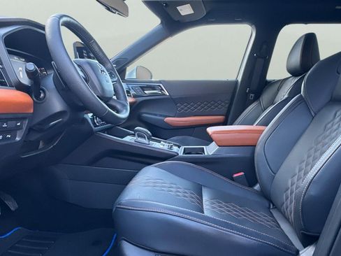 Used 2025 Mitsubishi Outlander SEL Black Edition image 14