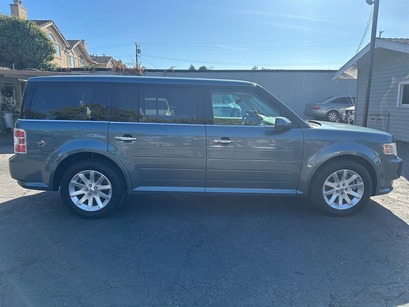 Used 2010 Ford Flex SEL FWD image 4