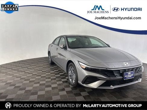 Certified 2025 Hyundai Elantra Blue image 4