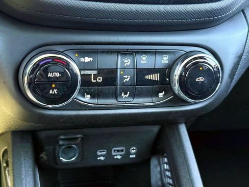 Used 2021 Chevrolet TrailBlazer LT w/ Premium Seating Package FWD image 28