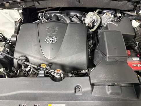Used 2019 Toyota Highlander XLE AWD/4WD image 42