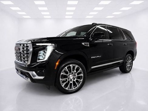 Used 2025 GMC Yukon Denali w/ Sun & Power Step Package AWD/4WD image 4