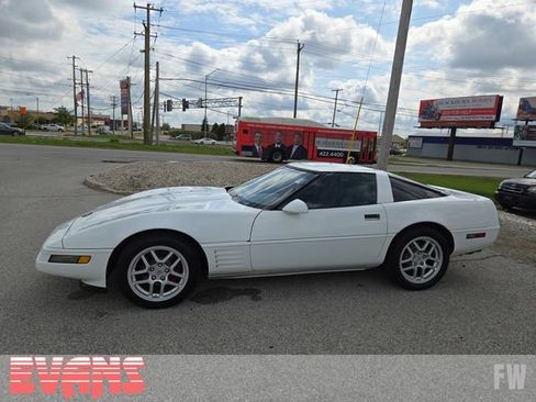 Used 1994 Chevrolet Corvette Coupe RWD image 3