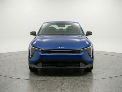 Used 2025 Kia K4 LXS image 2