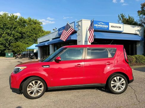 Used 2015 Kia Soul + FWD image 18