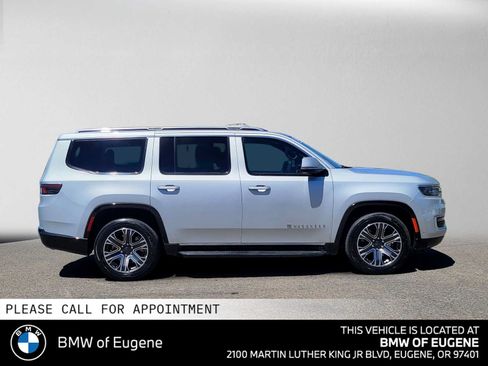 Used 2022 Jeep Wagoneer Series III AWD/4WD image 2