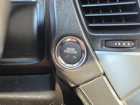 Used 2015 Chevrolet Suburban LTZ RWD image 31