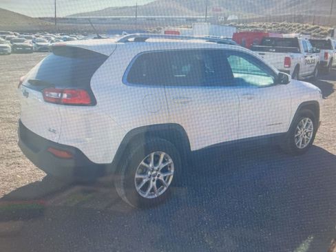 Used 2018 Jeep Cherokee Latitude w/ Safety Group AWD/4WD image 5
