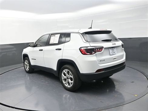 Used 2025 Jeep Compass Sport image 5