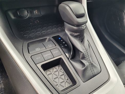 Used 2024 Toyota RAV4 XLE image 21