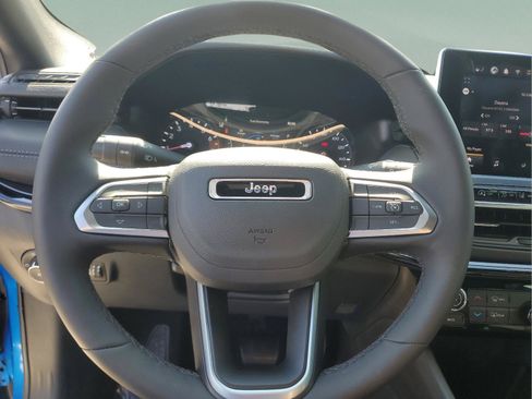 Used 2026 Jeep Compass Latitude AWD/4WD image 17