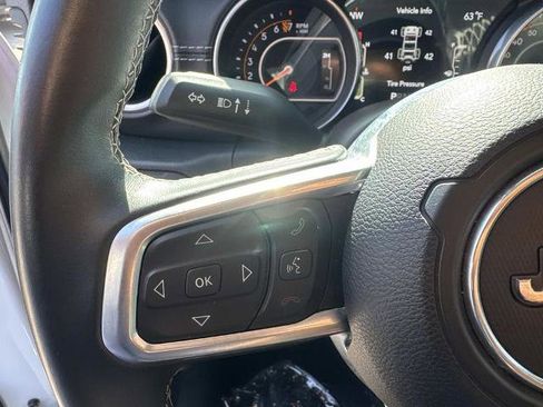 Used 2018 Jeep Wrangler Unlimited Sahara AWD/4WD image 11