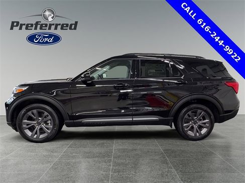Used 2023 Ford Explorer XLT w/ Equipment Group 202A image 7