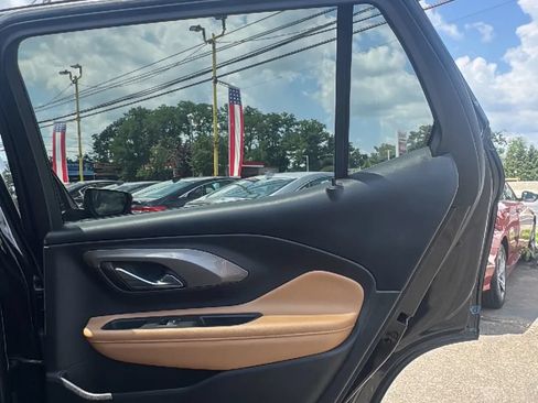 Used 2021 GMC Terrain SLT AWD/4WD image 22